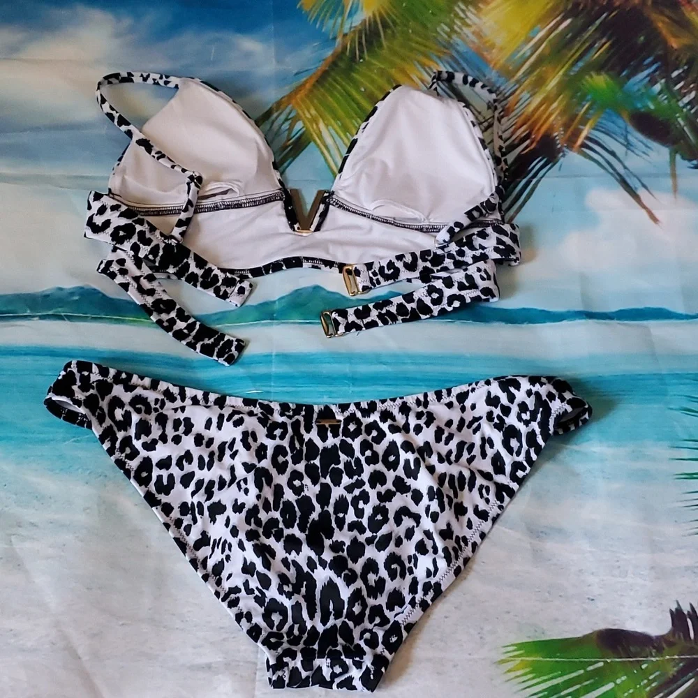 Victoria's Secret 2pc. Bikini swimsuit size XL - Picture 4 of 7